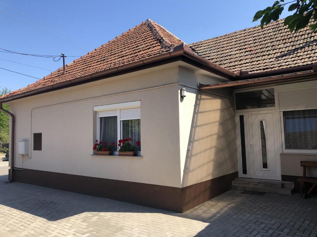 Bettina Vendeghaz Apartment Kiskoros Luaran gambar